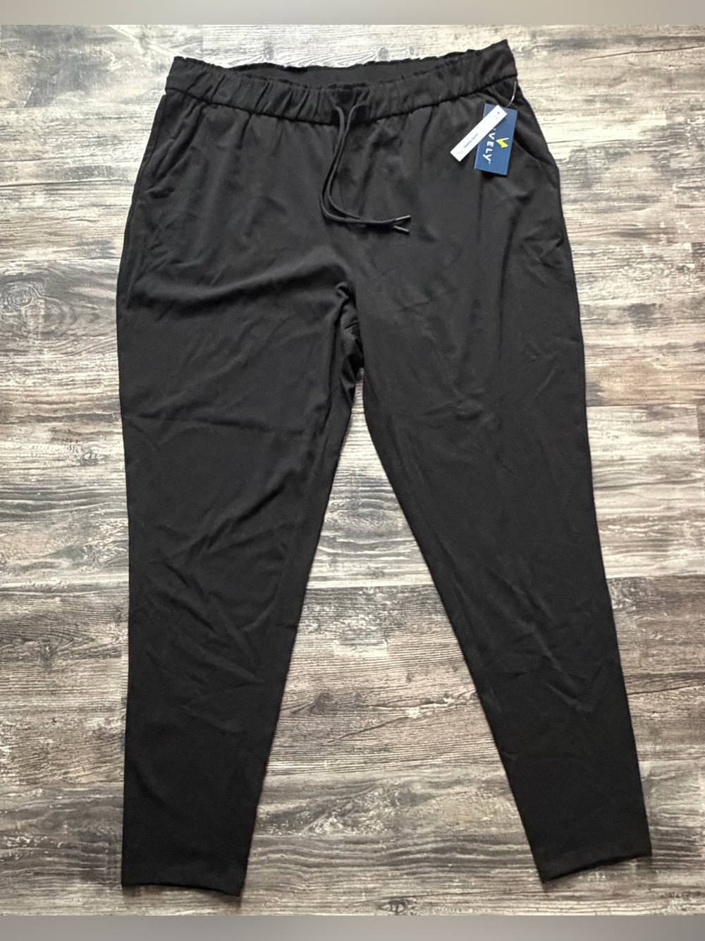 NWT Vively black elastic waist joggers pants women’s 1x